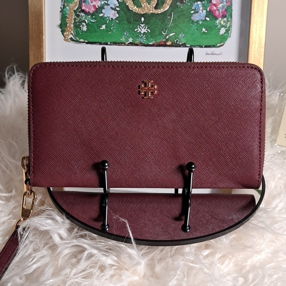Tory Burch NWOTs Emerson Wristlet Zip Continental